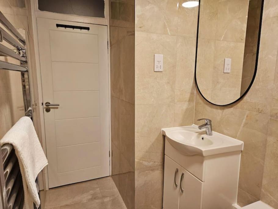 Wonderful Apartment In Wembley Londra Dış mekan fotoğraf