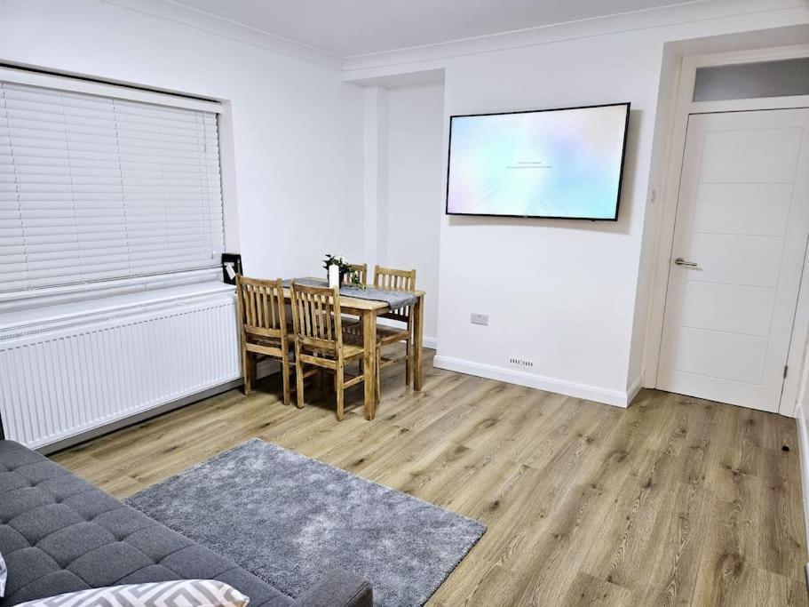 Wonderful Apartment In Wembley Londra Dış mekan fotoğraf