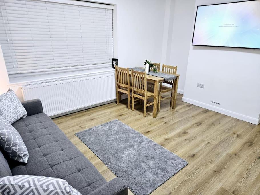 Wonderful Apartment In Wembley Londra Dış mekan fotoğraf
