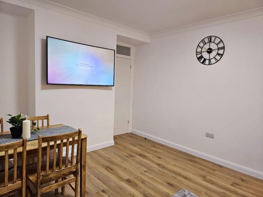 Wonderful Apartment In Wembley Londra Dış mekan fotoğraf