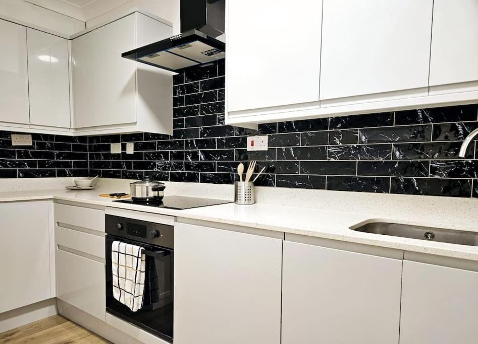 Wonderful Apartment In Wembley Londra Dış mekan fotoğraf